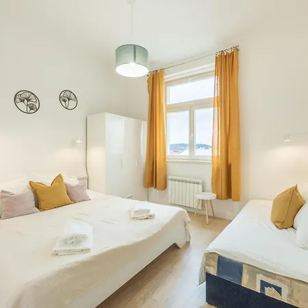 Homely I 44m2 I Elevator I Self Check-in Прага