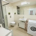 Big 2br - 1 - Elevator - Sleeps 7 - Self Check-in Appartamento Praga