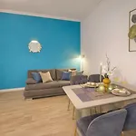 Big 2br - 1 - Elevator - Sleeps 7 - Self Check-in Appartamento