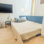 Big 2br - 1 - Elevator - Sleeps 7 - Self Check-in * Praga