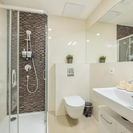 Homely I 44m2 I Elevator I Self Check-in Apartment