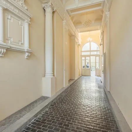 Homely I 44m2 I Elevator I Self Check-in شقة براغ