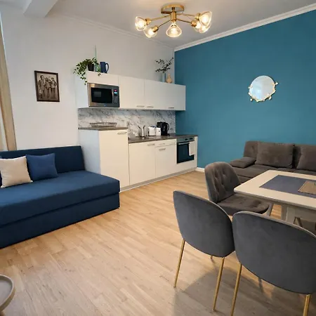 Big 2br - 1 - Elevator - Sleeps 7 - Self Check-in Appartamento