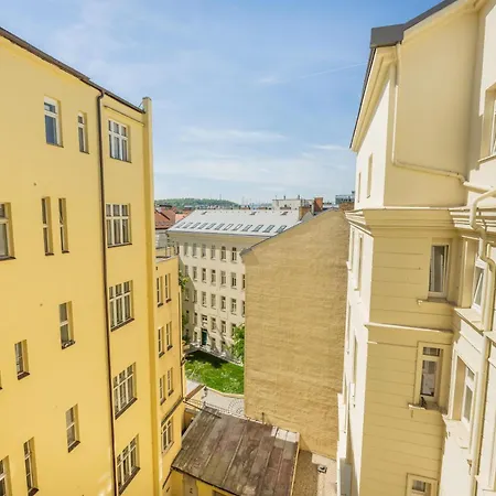 Big 2br - 1 - Elevator - Sleeps 7 - Self Check-in Praga