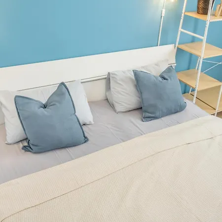 Big 2br - 1 - Elevator - Sleeps 7 - Self Check-in