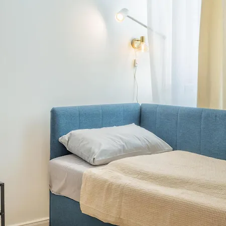 Big 2br - 1 - Elevator - Sleeps 7 - Self Check-in