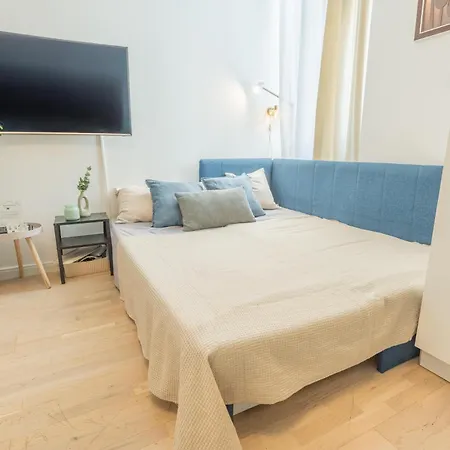 Big 2br - 1 - Elevator - Sleeps 7 - Self Check-in * Prag
