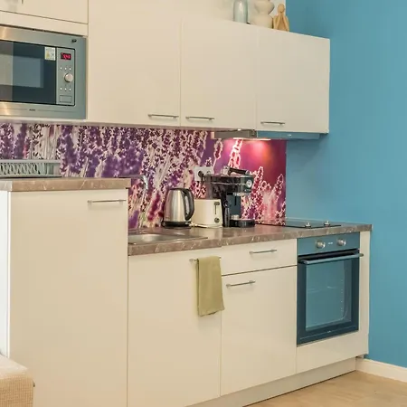 Big 2br - 1 - Elevator - Sleeps 7 - Self Check-in * Praga