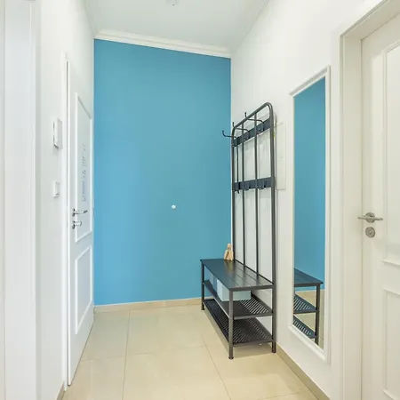 Big 2br - 1 - Elevator - Sleeps 7 - Self Check-in * Prag