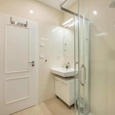 Homely I 44m2 I Elevator I Self Check-in Apartment *