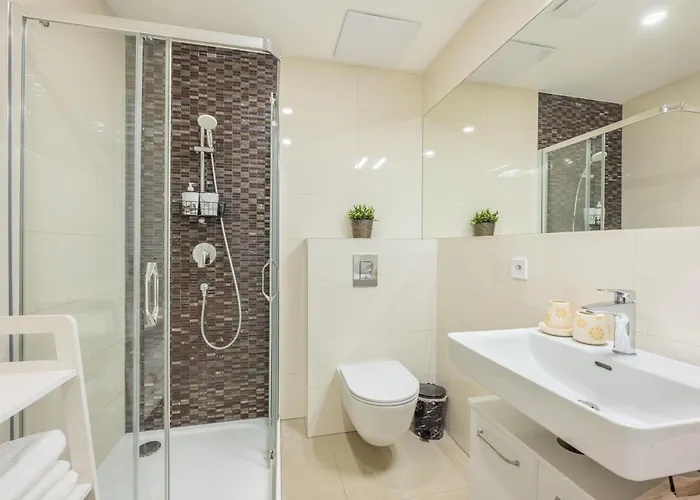 Big 2br - 1 - Elevator - Sleeps 7 - Self Check-in Apartman