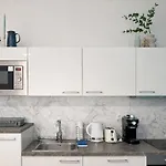 Big 2br - 1 - Elevator - Sleeps 7 - Self Check-in