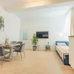 Big 2br - 1 - Elevator - Sleeps 7 - Self Check-in 아파트 *