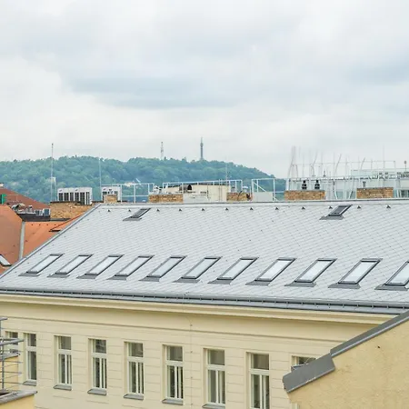 Daire Big 2br - 1 - Elevator - Sleeps 7 - Self Check-in