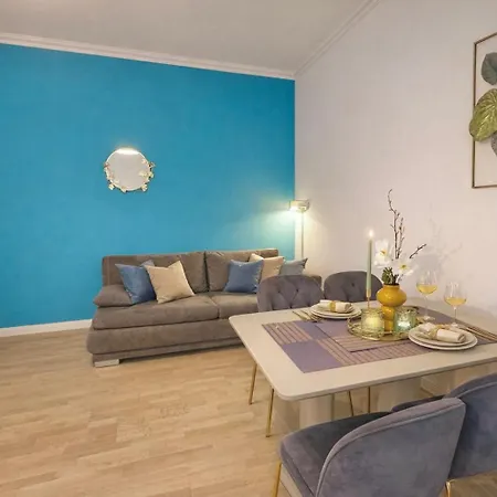 Big 2br - 1 - Elevator - Sleeps 7 - Self Check-in Daire