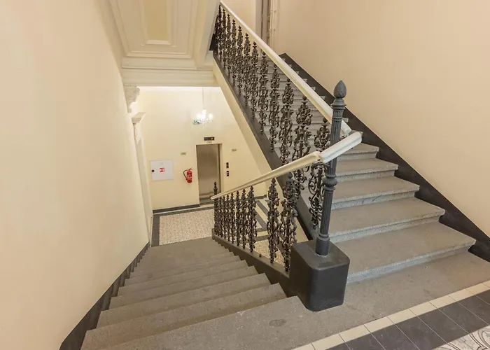 Big 2br - 1 - Elevator - Sleeps 7 - Self Check-in Daire Prag