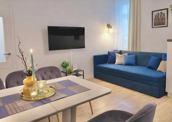 Big 2br - 1 - Elevator - Sleeps 7 - Self Check-in Daire *