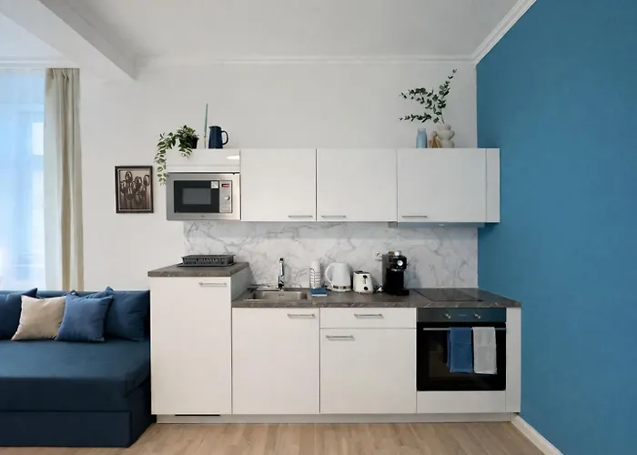 Big 2br - 1 - Elevator - Sleeps 7 - Self Check-in Daire *