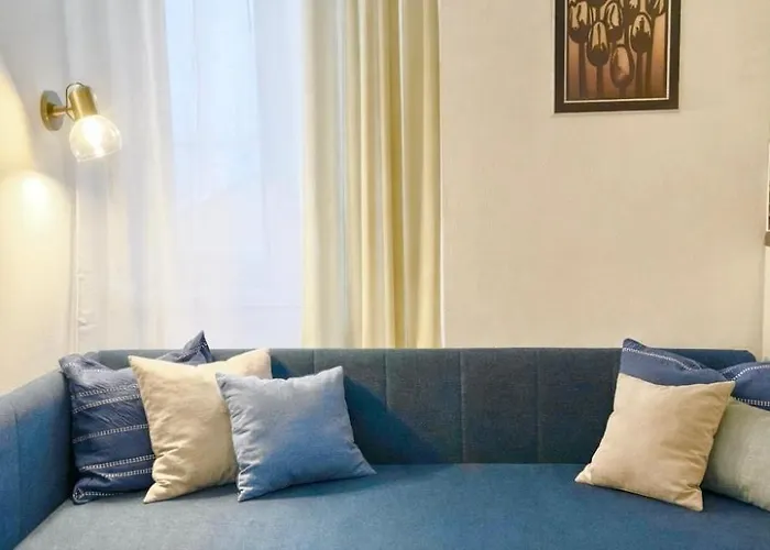 Big 2br - 1 - Elevator - Sleeps 7 - Self Check-in Daire